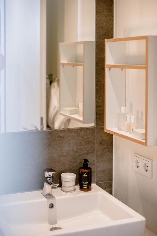 THE FLAG München M. - Resim 20