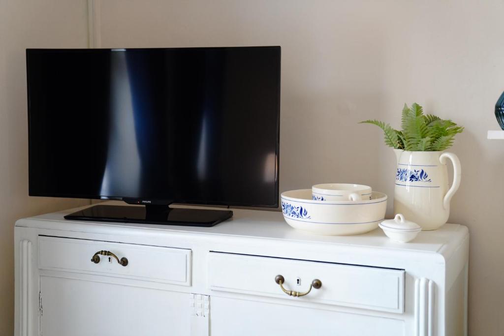 TV a/nebo společenská místnost v ubytování Gastenkamers In de Bleick
