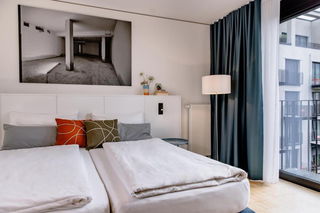 THE FLAG München M. - Resim 24