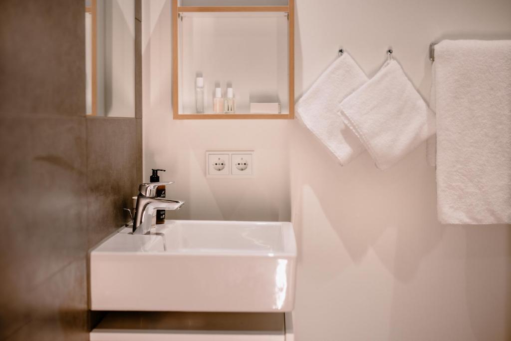 THE FLAG München M. - Resim 30