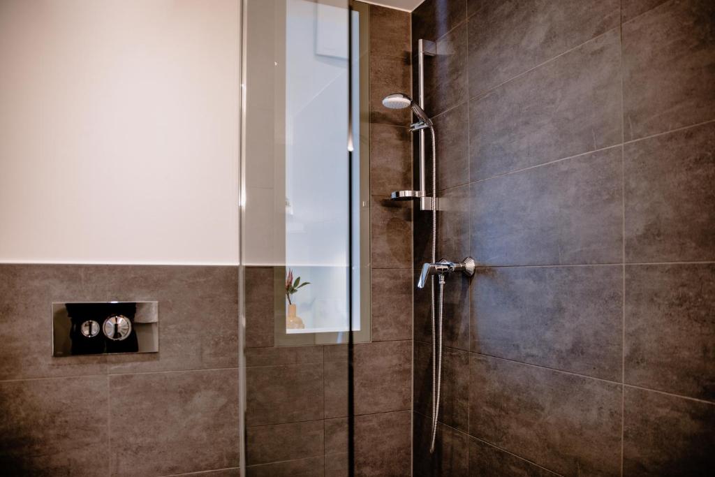 THE FLAG München M. - Resim 27