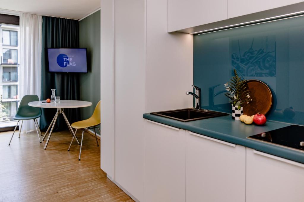 THE FLAG München M. - Resim 33