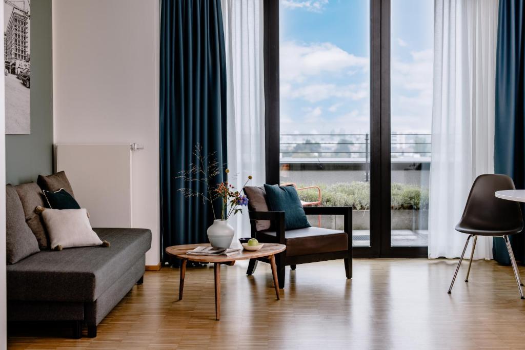 THE FLAG München M. - Resim 37