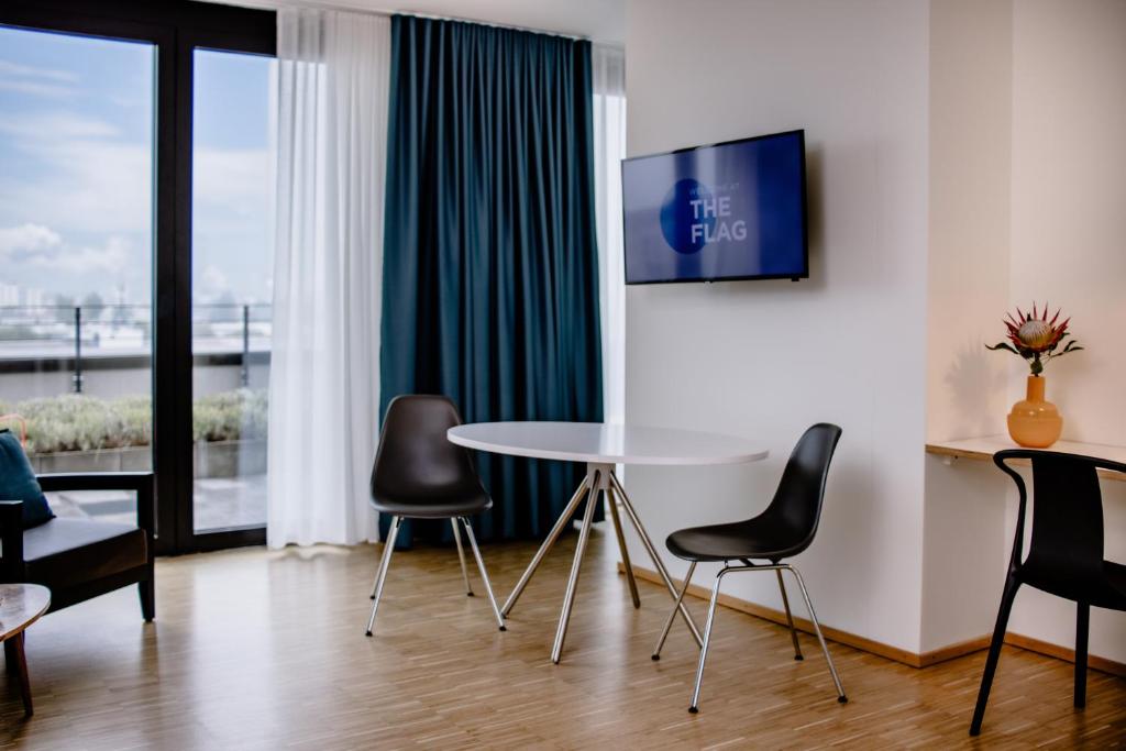 THE FLAG München M. - Resim 38