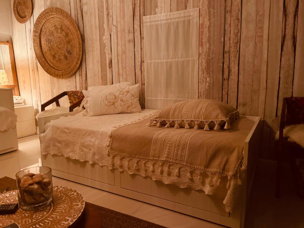 a bedroom with a bed and a table in a room at Little Cottage in Miami