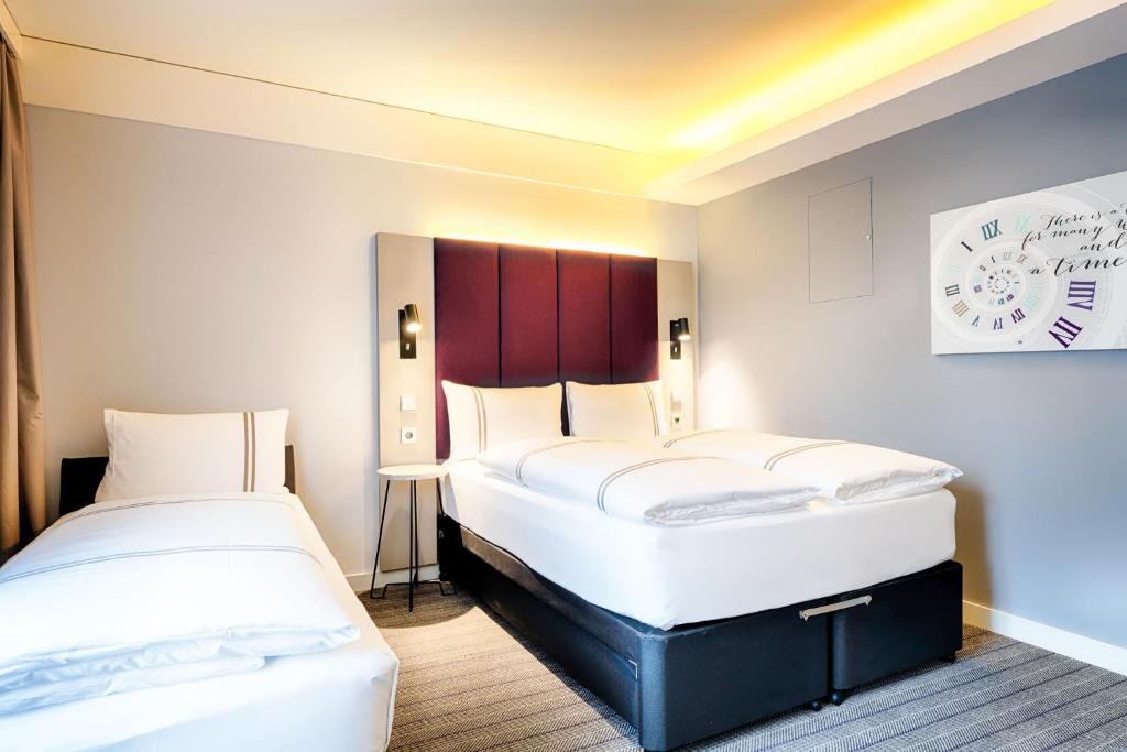 Premier Inn Heilbronn City Centreにあるベッド