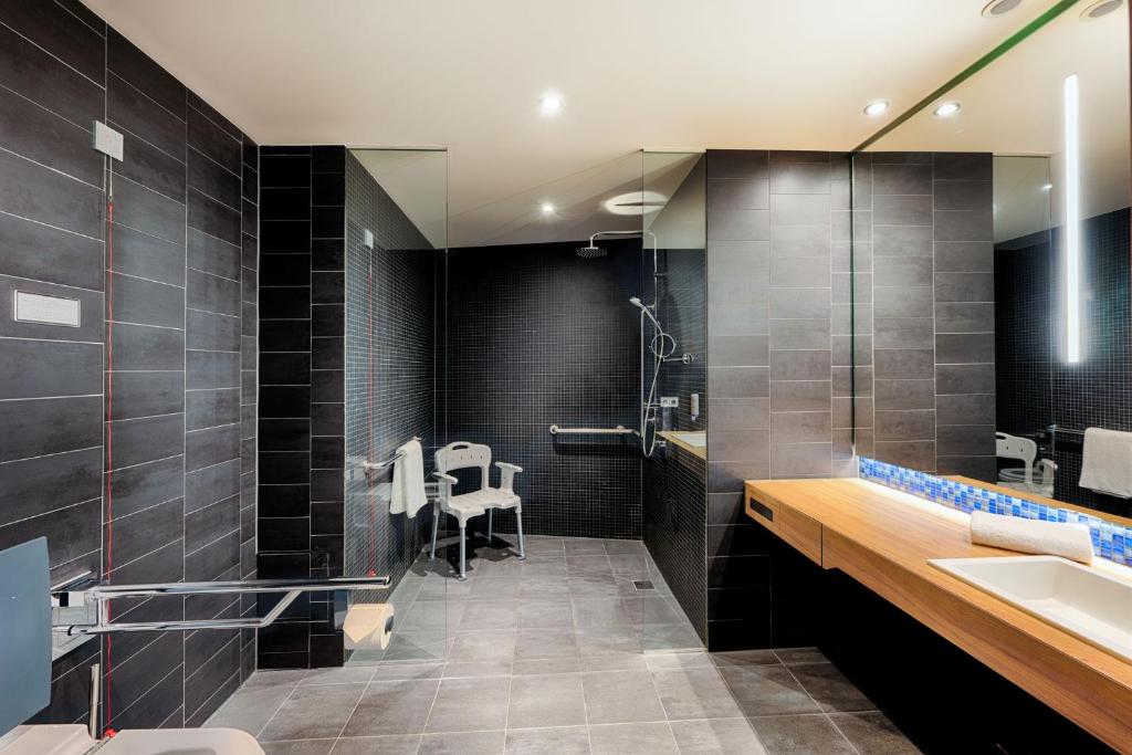 Premier Inn Heilbronn City Centreにあるバスルーム