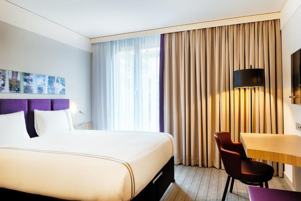 Premier Inn Heilbronn City Centreにあるベッド