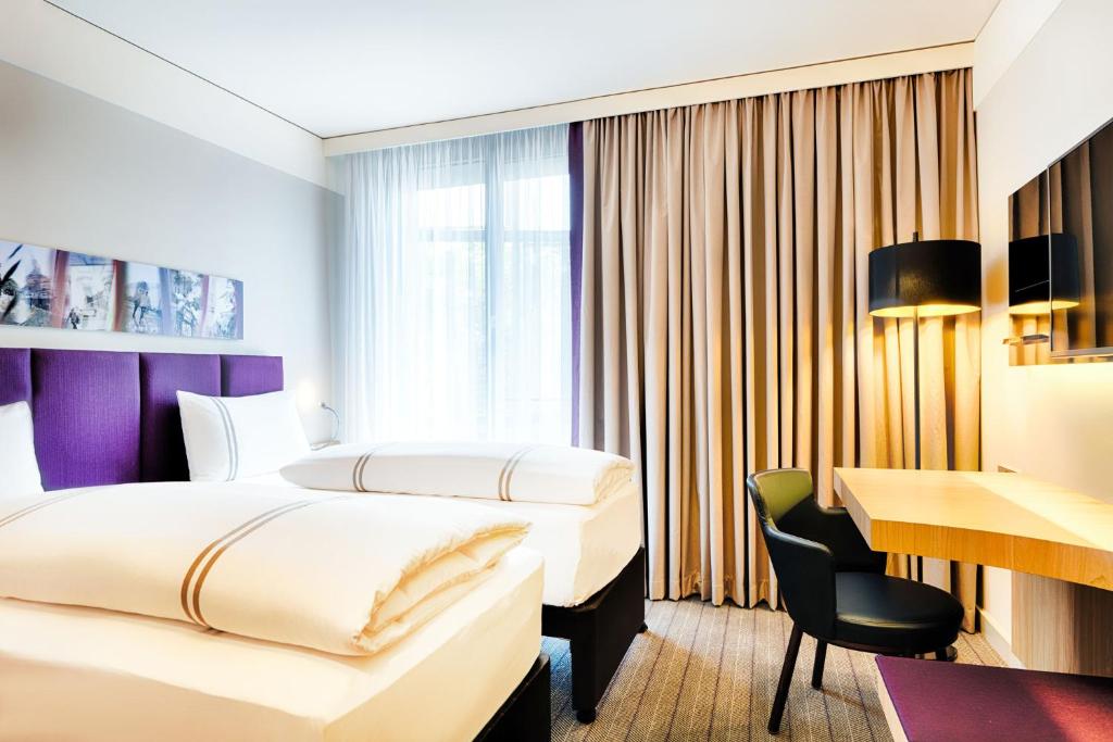 Premier Inn Heilbronn City Centreにあるベッド