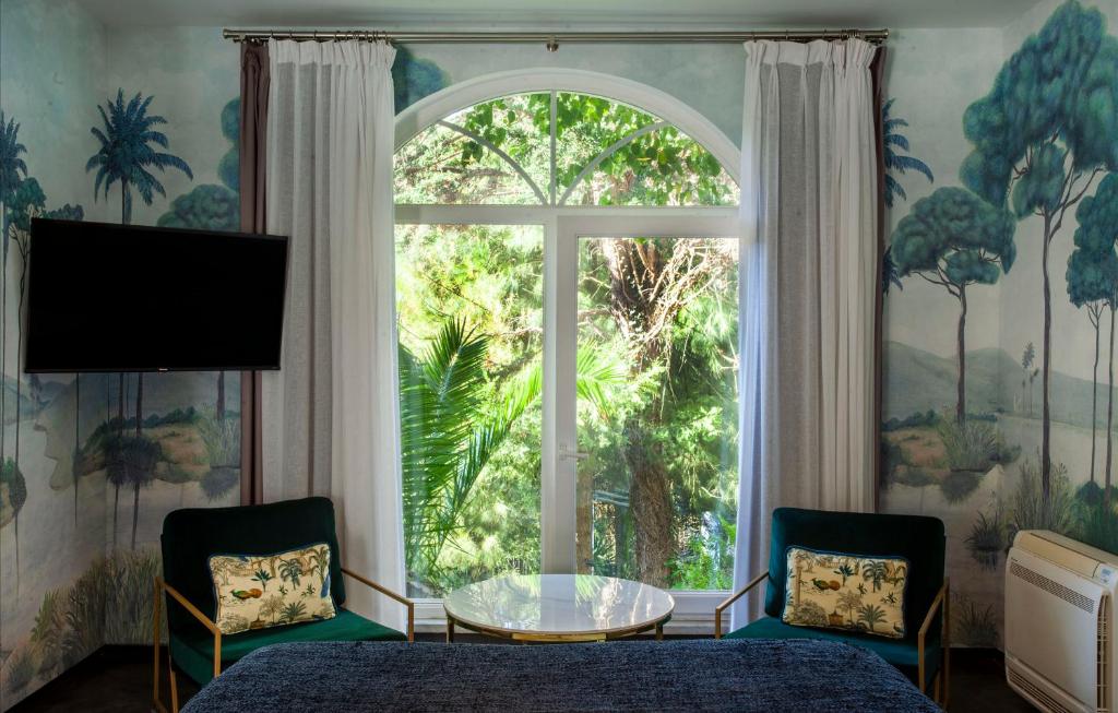 Uma TV ou centro de entretenimento em Casa Vela Boutique House