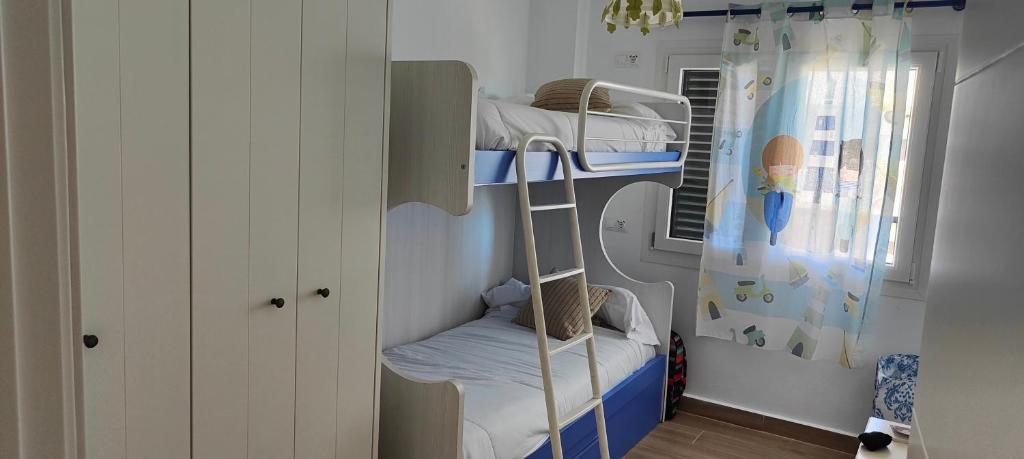 Postel nebo postele na pokoji v ubytování ATICOS Primera Linea en ZAHARA DE LOS ATUNES