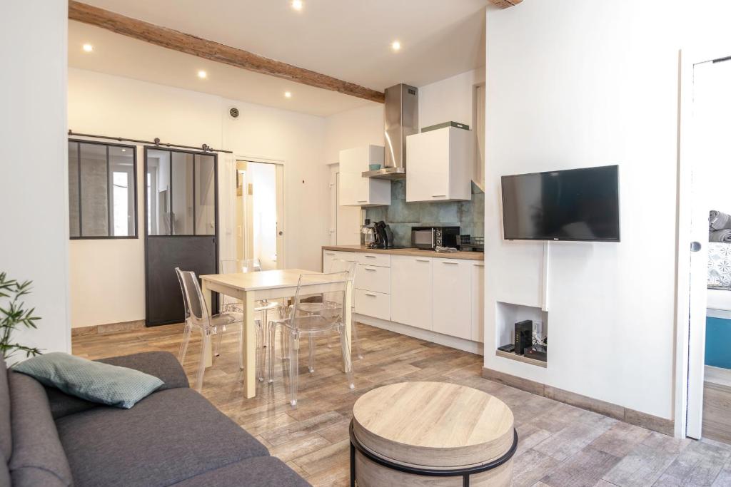 O bucătărie sau chicinetă la Ragnar House - 3 pièces à 200m de la mer