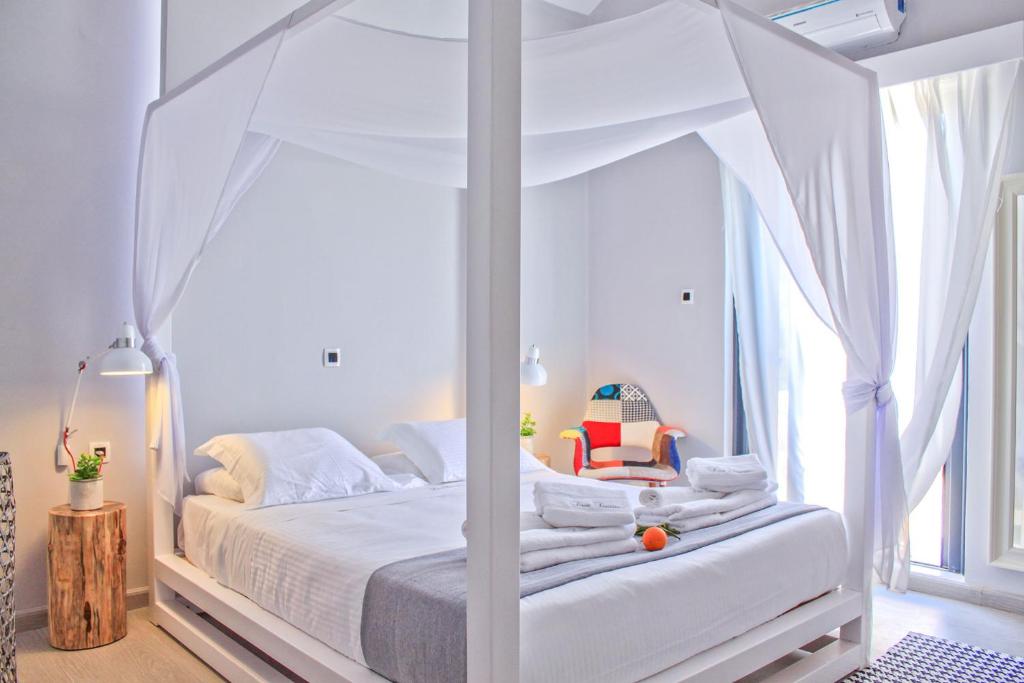 Postel nebo postele na pokoji v ubytování Four Seasons Villa Chania