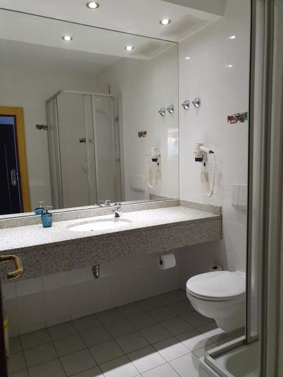 BusinessHotel Am Peetzsee Grünheide - Vierpersoonskamer Met Balkon