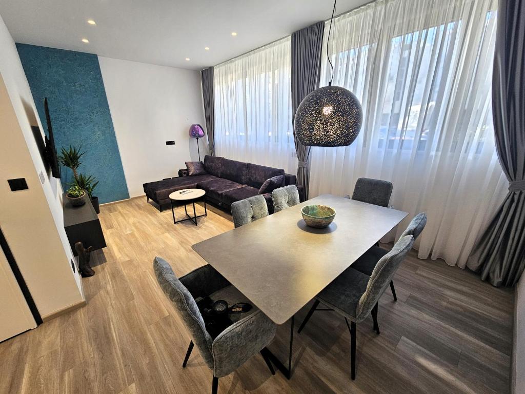 Suite Stay at 8 - Housity