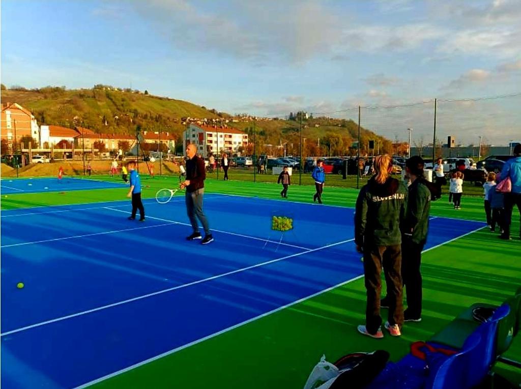 Tenis a/nebo squash v ubytování Landena Apartments Lendava nebo okolí