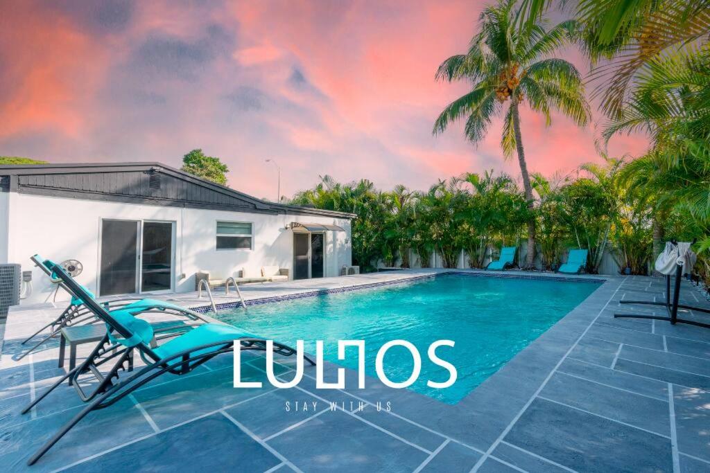 Villa con piscina y palmeras en Miami 4Bedroom Retreat heated Pool near to beach, en North Miami Beach