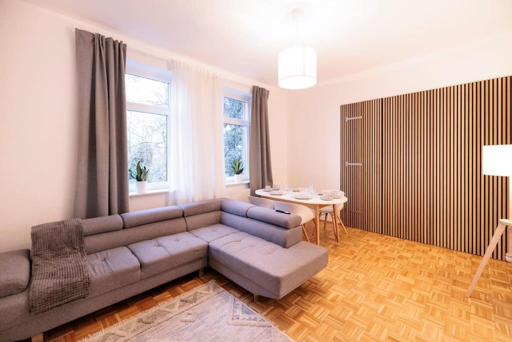 a living room with a couch and a table at geräumige und ruhige Wohnung am Kanal in Hannover