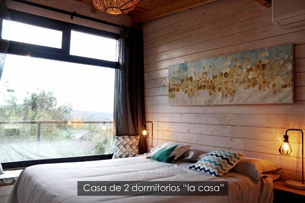 Postel nebo postele na pokoji v ubytování NidoGredos Cabañas Ecológicas de Diseño