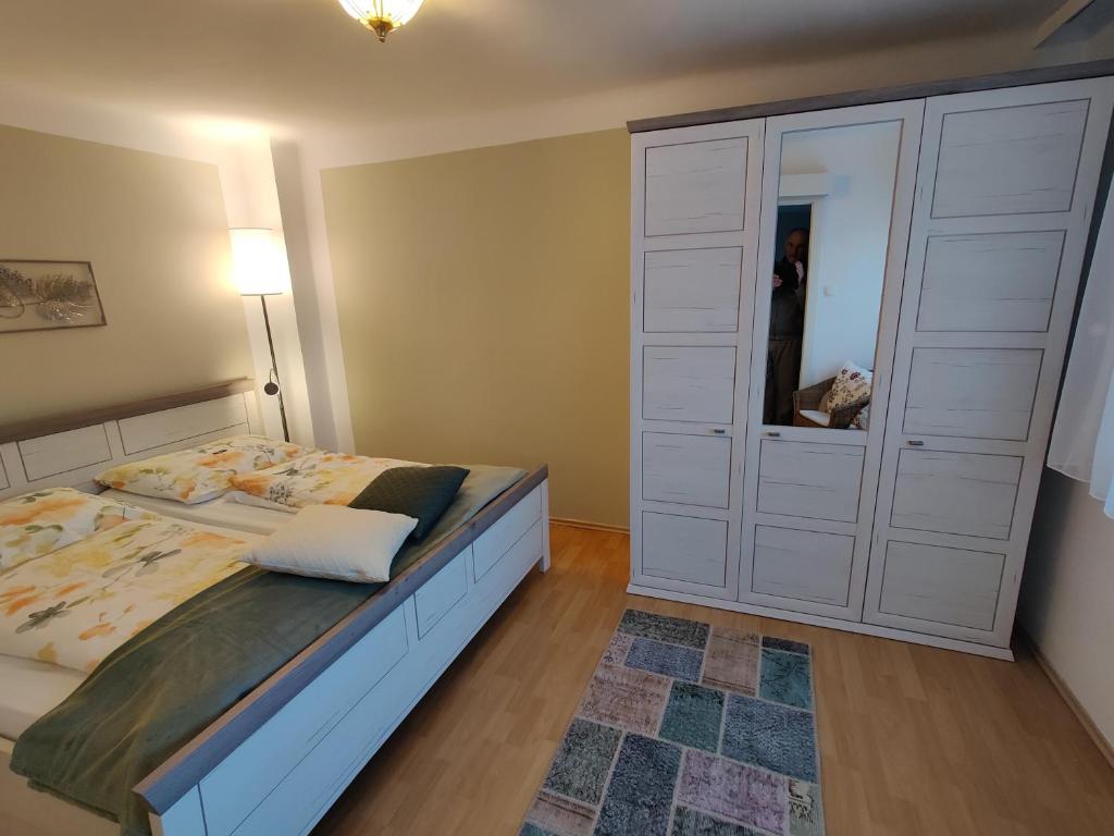 A bed or beds in a room at Appartements-Ella