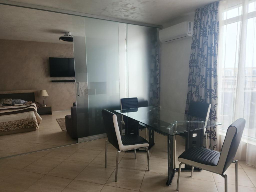 TV a/nebo společenská místnost v ubytování Grand Midia Resort, Sky level apartments