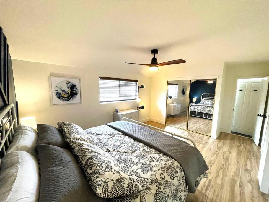 a bedroom with a bed and a couch at Spacious 1 bedroom less than 1 mile to Beach & DT in Huntington Beach