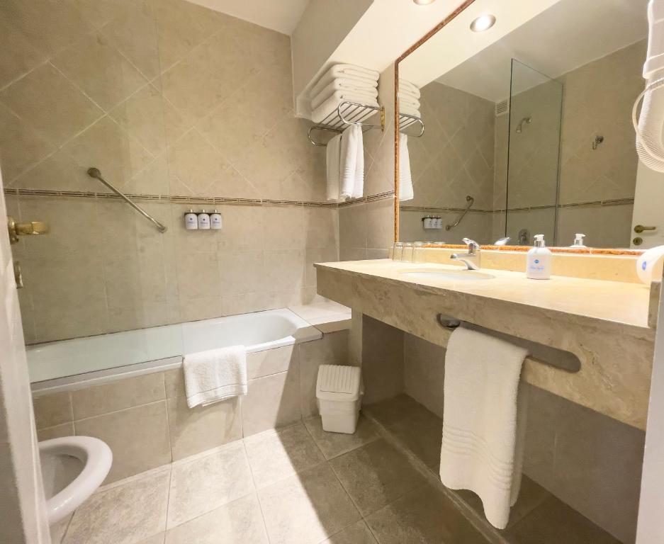 Koupelna v ubytování Hotel Nahuel Huapi