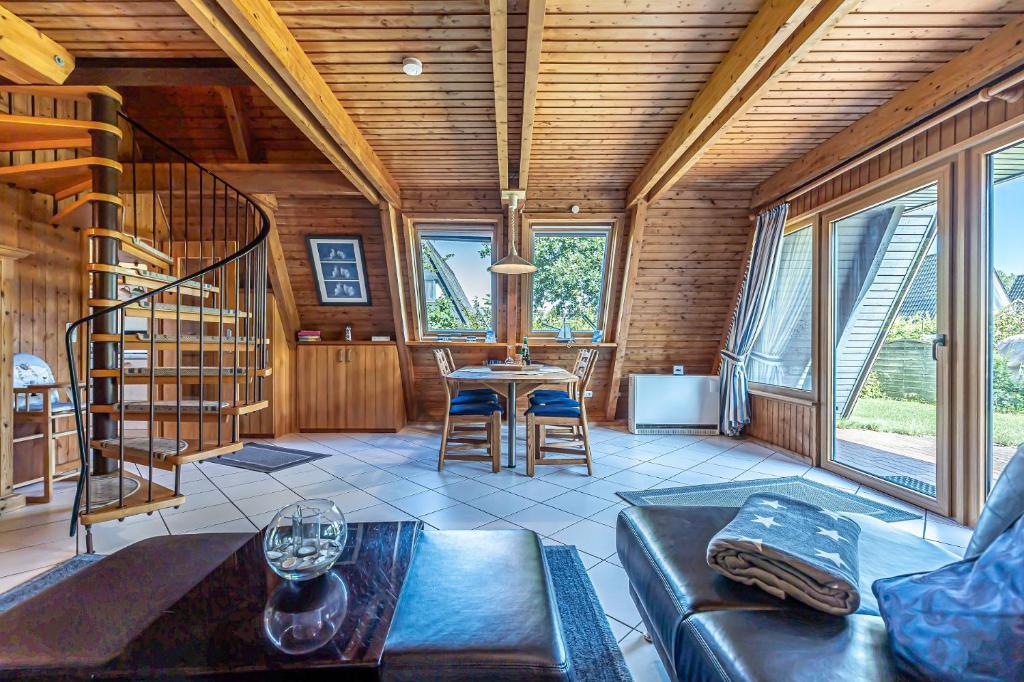 Posezení v ubytování Lütt Hus - Zeltdachhaus in Strandnähe