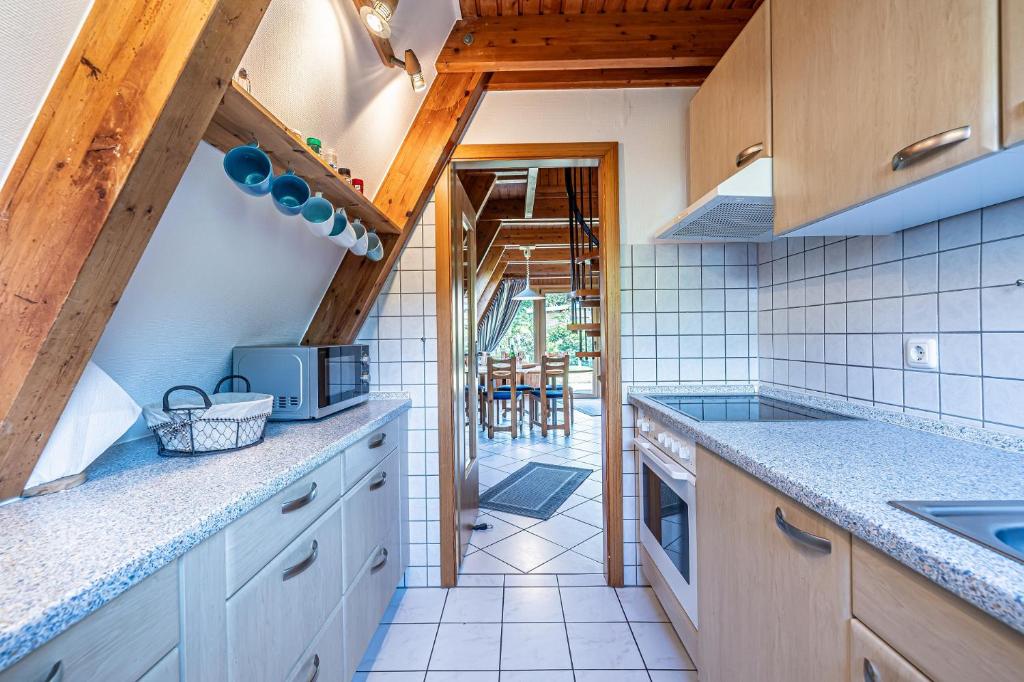 Kuchyň nebo kuchyňský kout v ubytování Lütt Hus - Zeltdachhaus in Strandnähe