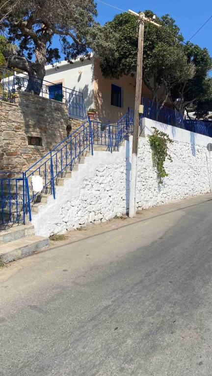 Fotografie z fotogalerie ubytování Πέτρινη αυλή, Αρμενιστης Ικαρια v destinaci Armenistis