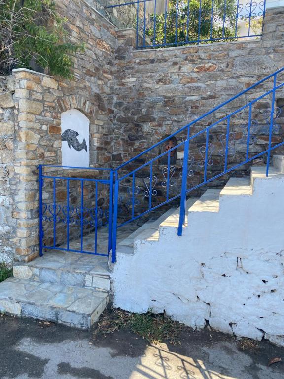 Fotografie z fotogalerie ubytování Πέτρινη αυλή, Αρμενιστης Ικαρια v destinaci Armenistis