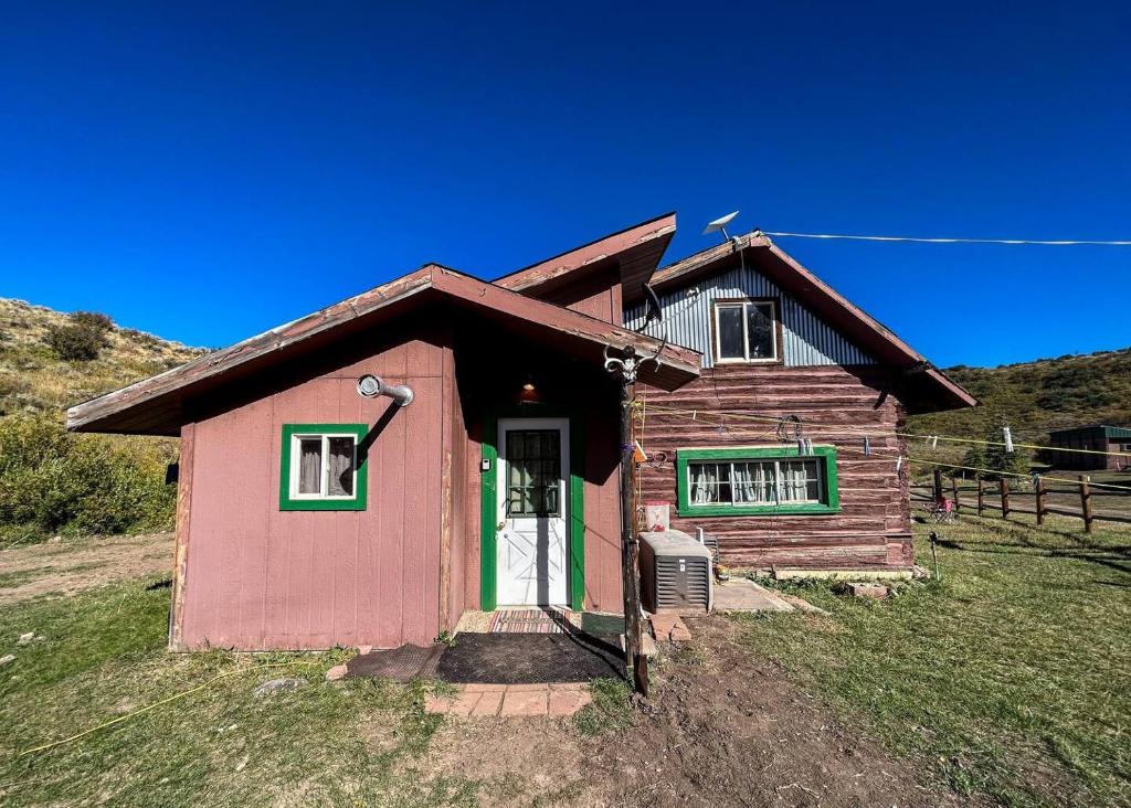 Mountain Made Main Cabin, Collbran (updated prices 2024)