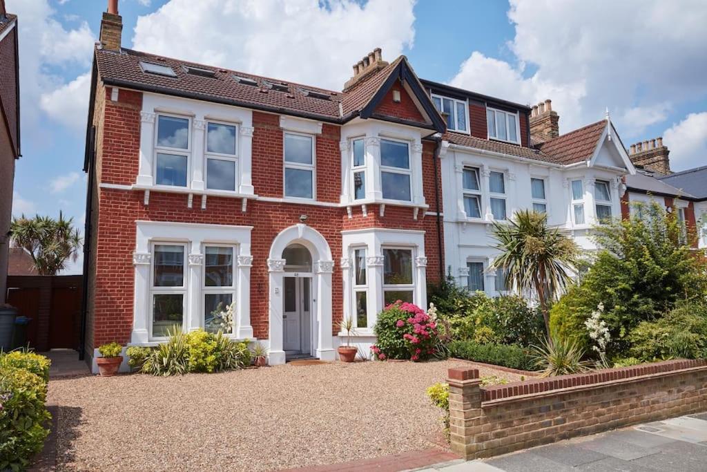 LONDON HOLIDAY HOME RENTAL visual data 8