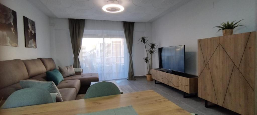 a living room with a couch and a television at Apartamento Sofia in Santa Pola