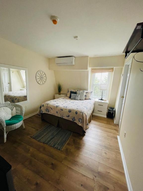 The Grenville Hotel and Restaurant - Budget Single Room