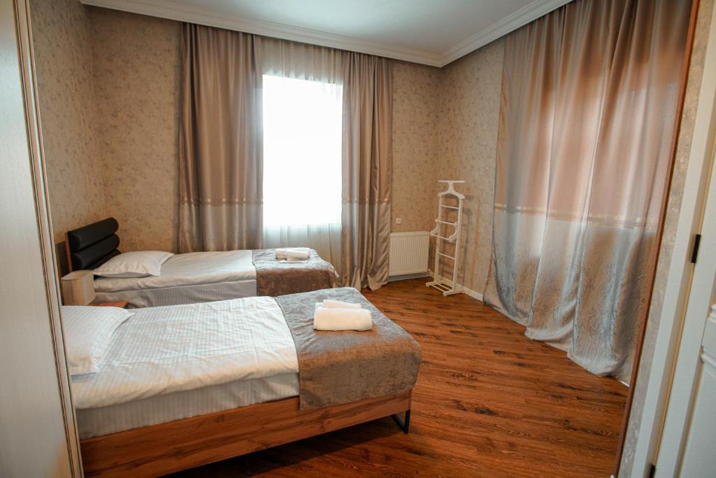 Postel nebo postele na pokoji v ubytování Lunisi Kvareli
