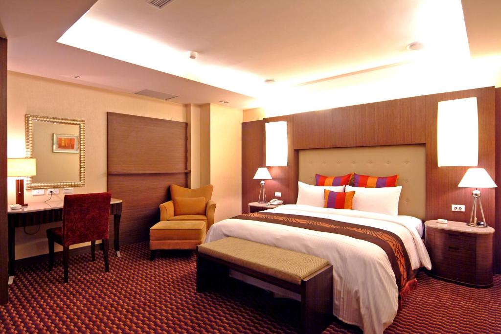 A bed or beds in a room at Jingan Classic Inn