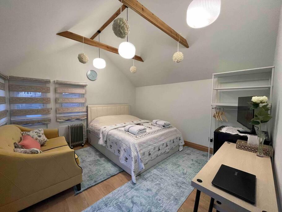 Ліжко або ліжка в номері Charming Private Guest House