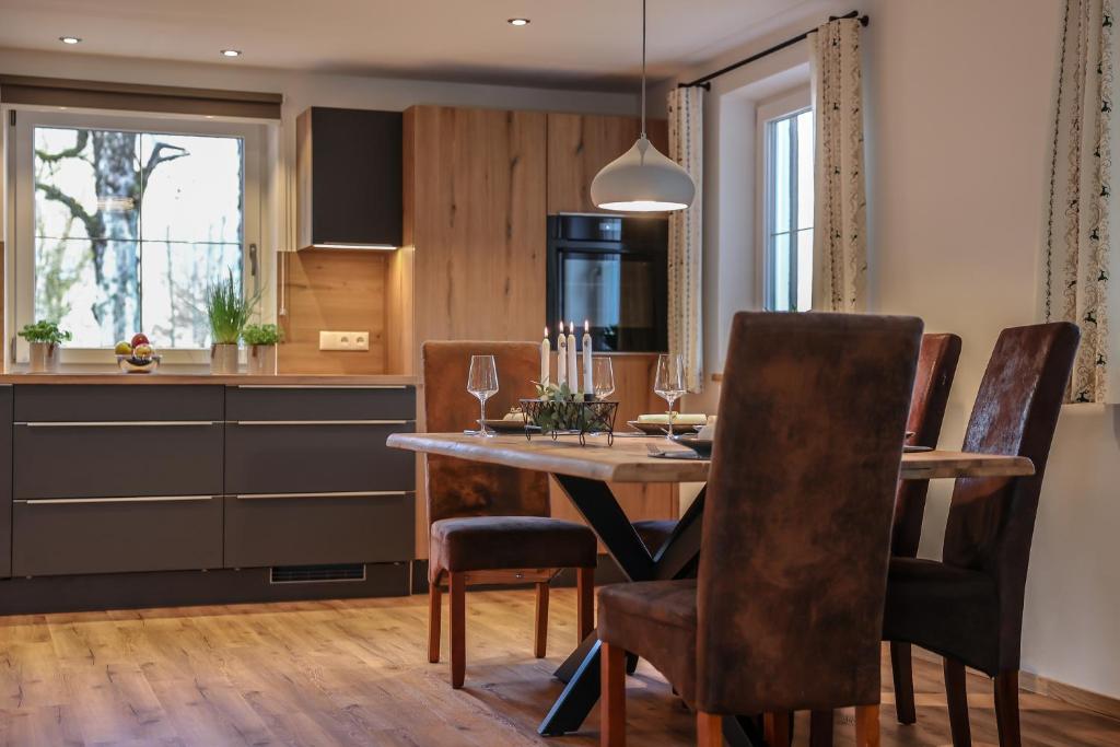 a kitchen and dining room with a table and chairs at Ferienwohnung Söldenköpfl-Blick in Schönau am Königssee