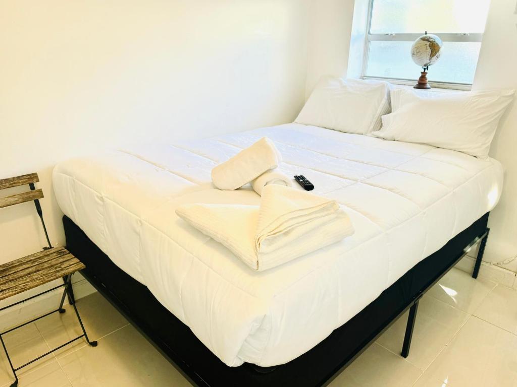 Легло или легла в стая в Cozy Home - Florida, Large Queen Bed
