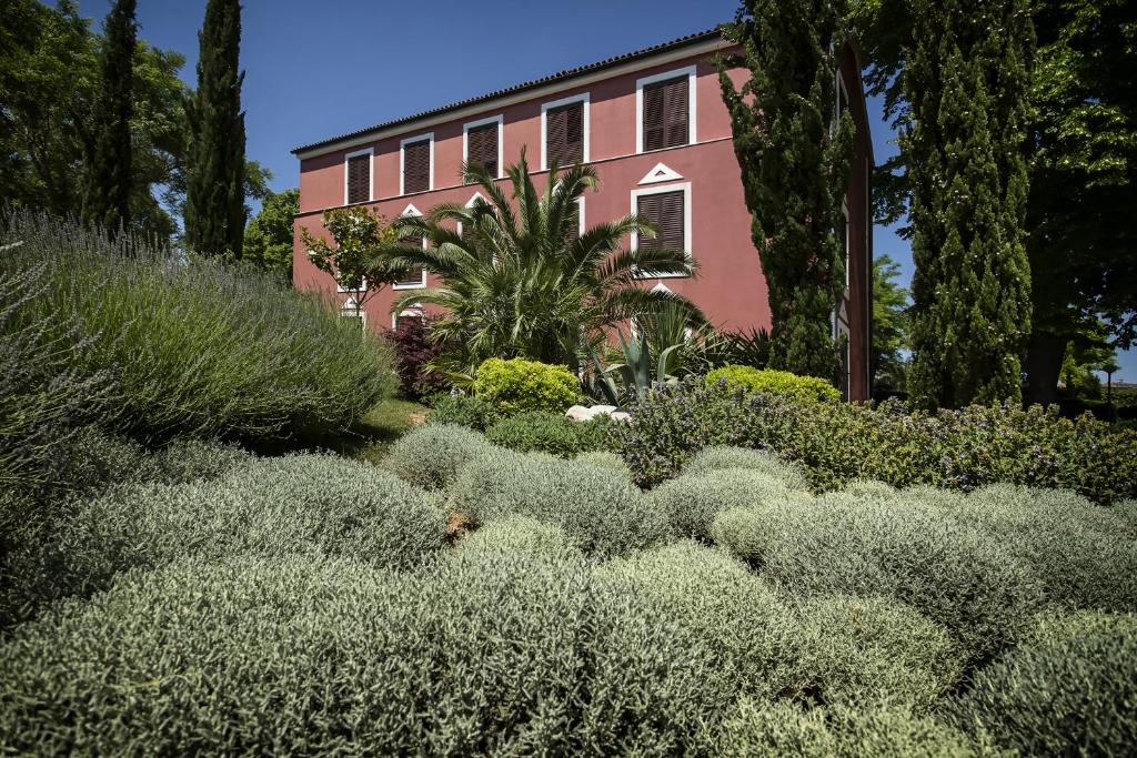 Ogród w obiekcie Hotel Villa Donat