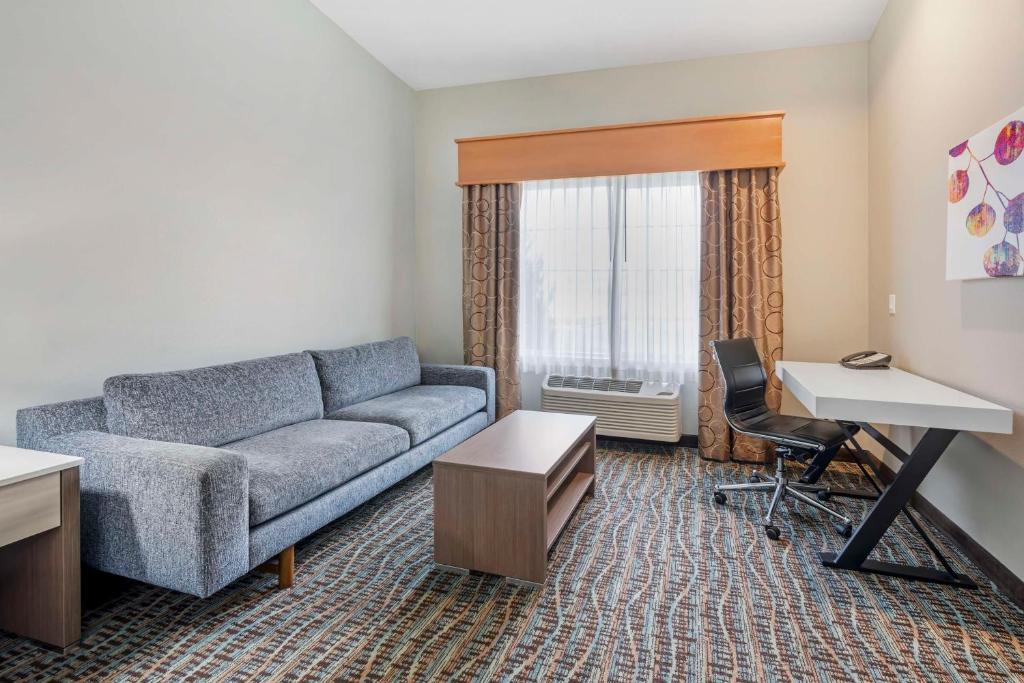 Posezení v ubytování Best Western PLUS Peppertree Inn at Omak