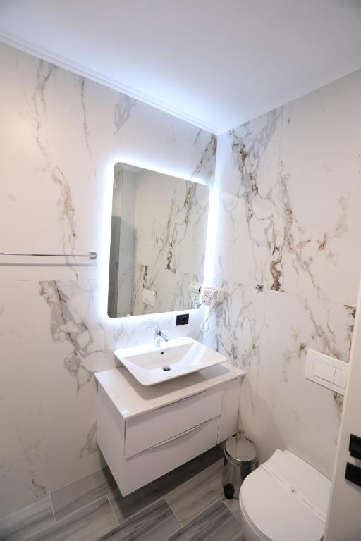 Koupelna v ubytování Dallga Suites