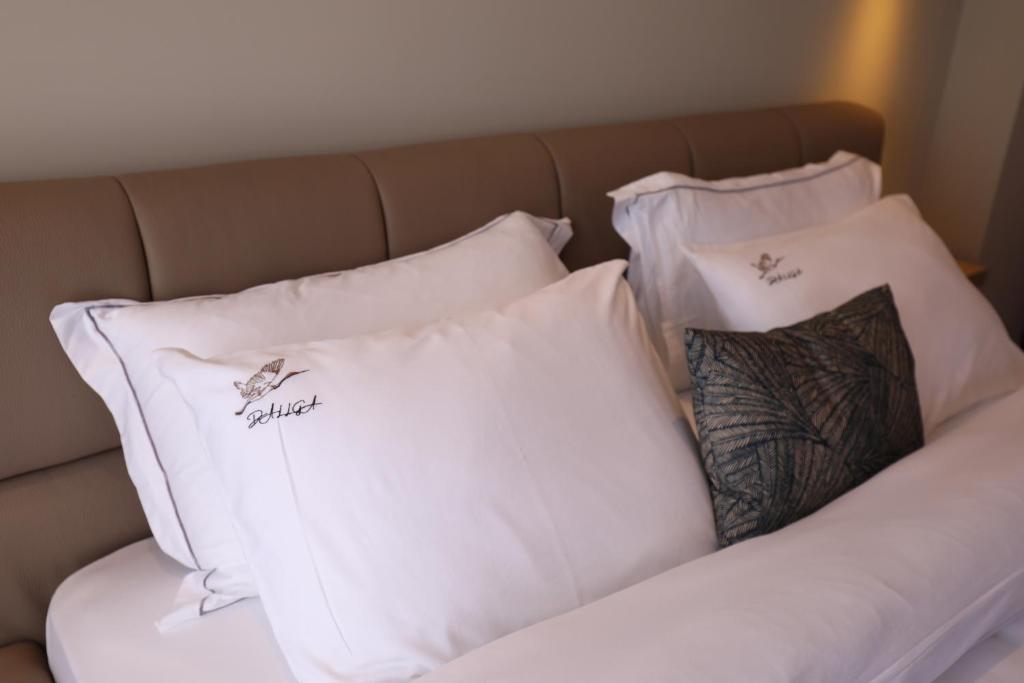 Postel nebo postele na pokoji v ubytování Dallga Suites