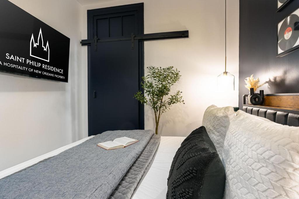 Llit o llits en una habitació de Saint Philip Residence