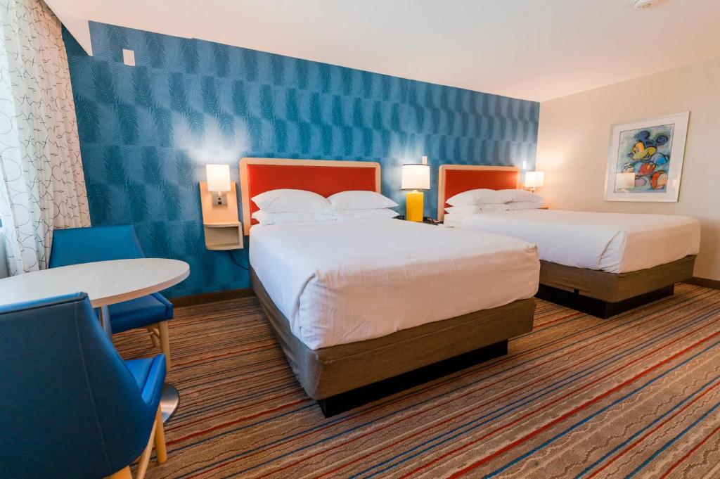 Howard Johnson by Wyndham Anaheim Hotel & Water Playground - Deluxe Queen Room Con Ducha Enrollada - Acceso A Movilidad/no Fumar - Edificio 2