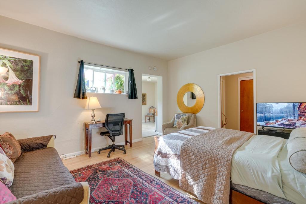 a bedroom with a bed and a couch at Downtown Oakland Studio, 6 Mi to Toll Plaza Beach! in Oakland