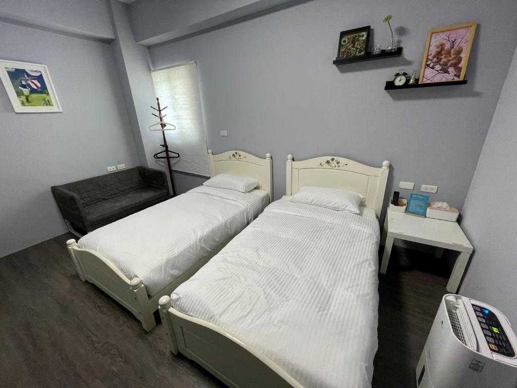 Postel nebo postele na pokoji v ubytování SummerMallika 夏茉民宿