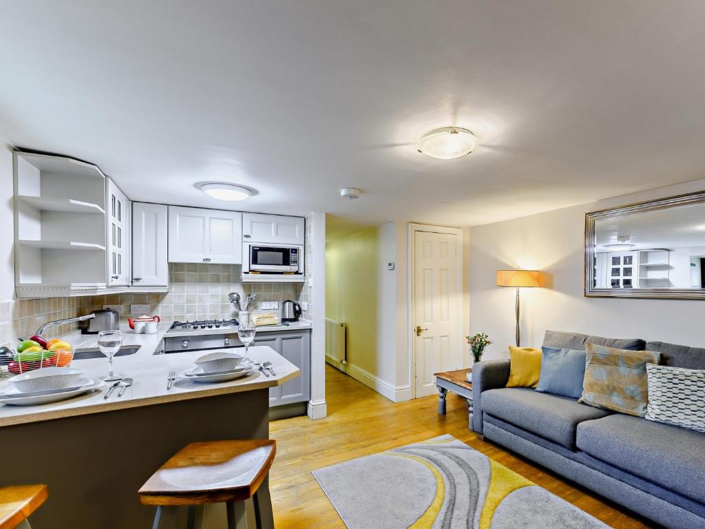 Kuchyň nebo kuchyňský kout v ubytování 1 Bed in Bowness-On-Windermere 93087
