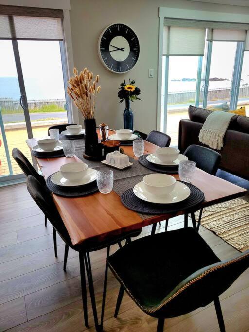 Χώρος καθιστικού στο 2 Bedroom 2 Bathroom Oceanfront Oasis